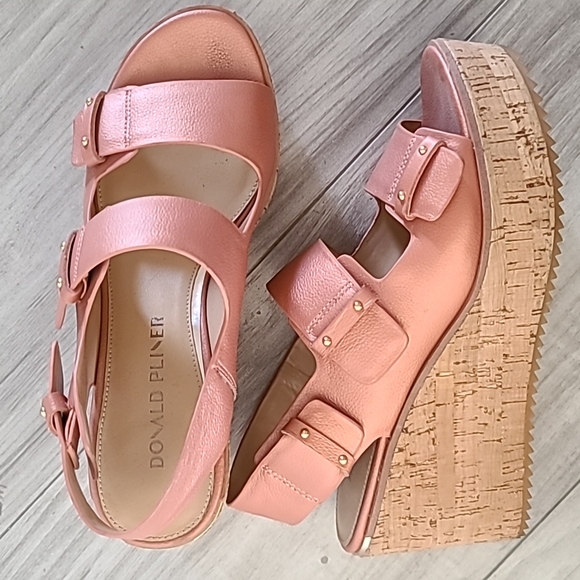 Donald J. Pliner Shoes - Donald J Pliner Rose gold Wedge sz. 7 Like New